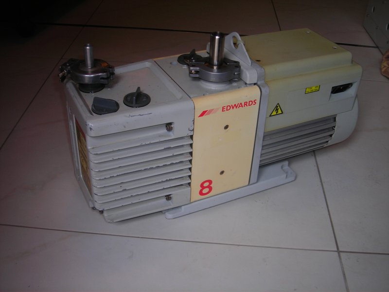 Edwards RV8 Drehschiebervakuumpumpe