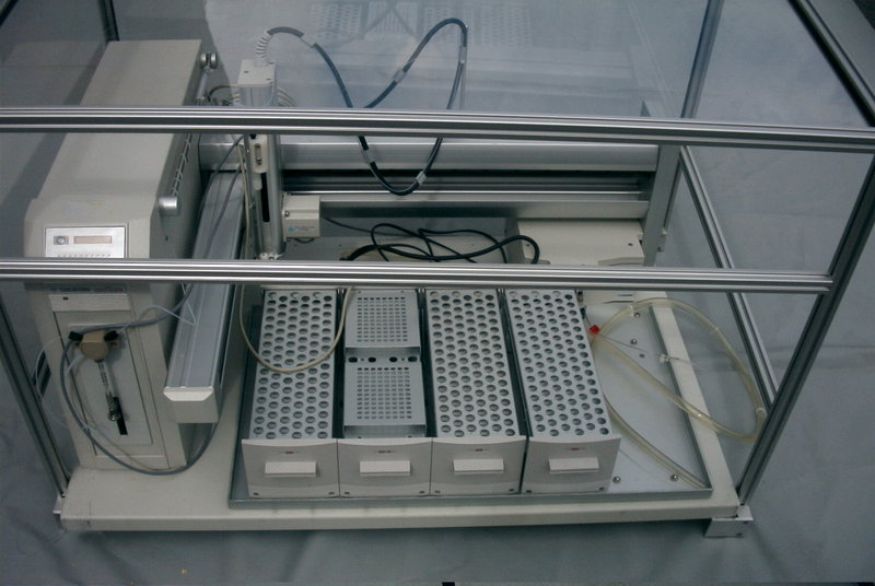Gilson 215 x-y-robot / liquid handler / Autosampler Gilson 215 x-y-robot / liquid handler / Autosampler
